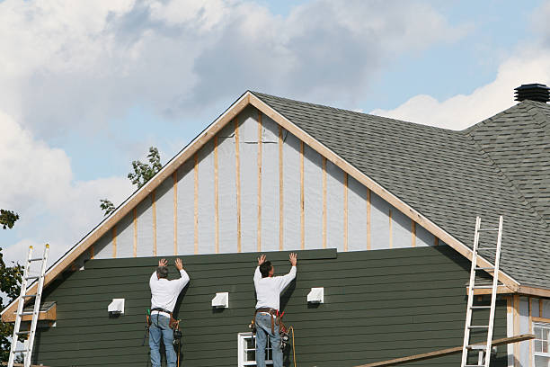 Professional Siding Installation technician working in Rhodesdale, MD